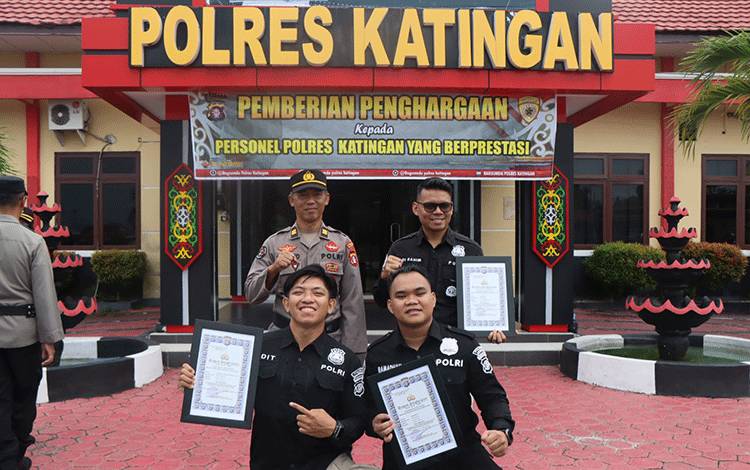 Dinilai Berdedikasi dan Loyal, 11 Personel Polres Katingan Dapat Penghargaan