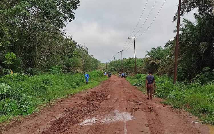 Jalan Penghubung Desa Kandan ke Camba Masuk Agenda Rekonstruksi Infrastruktur Daerah Tahun 2025.
