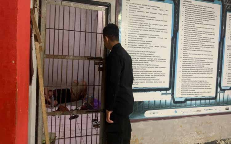 Petugas Rutan Kapuas Rutin Lakukan Kontrol Keliling untuk Pastikan Keamanan