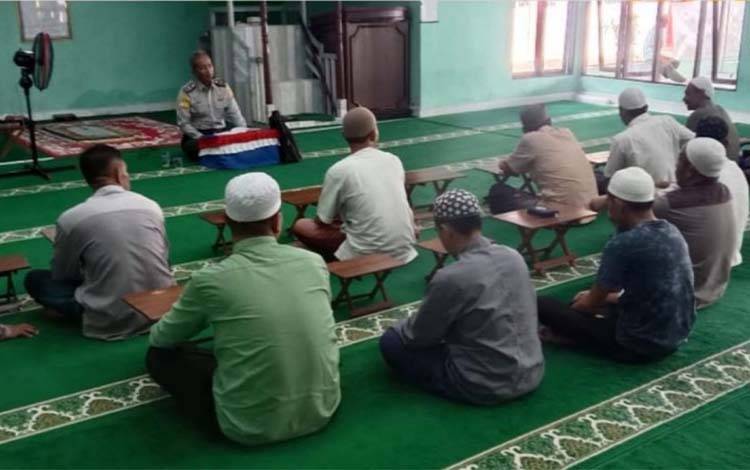 WBP Rutan Kapuas Antusias Belajar Fiqih untuk Pendalaman Ilmu Agama