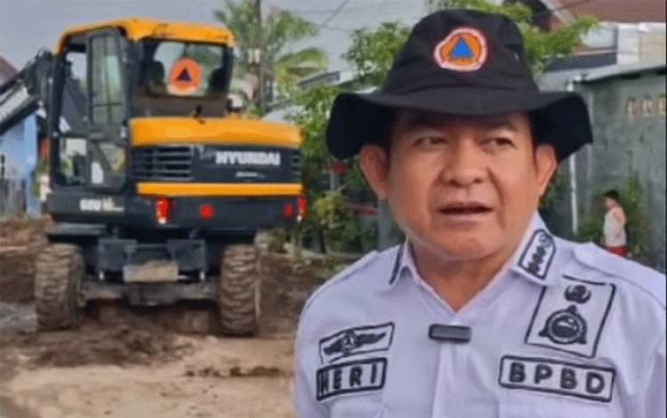 Tim Gabungan Call Center 112 Palangka Raya Buat Drainase Baru di Jalan Yos Sudarso IX