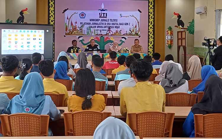 Pelajar SMKN 1 Sampit Ikuti Workshop Jurnalistik Televisi untuk Tangkal Hoaks