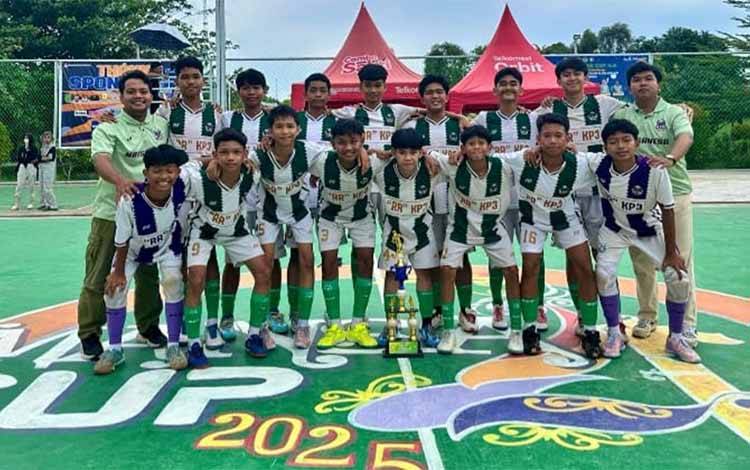 Tim Futsal MTsN 1 Kapuas Raih Juara di Ajang MANSA CUP Pulang Pisau se Kalteng