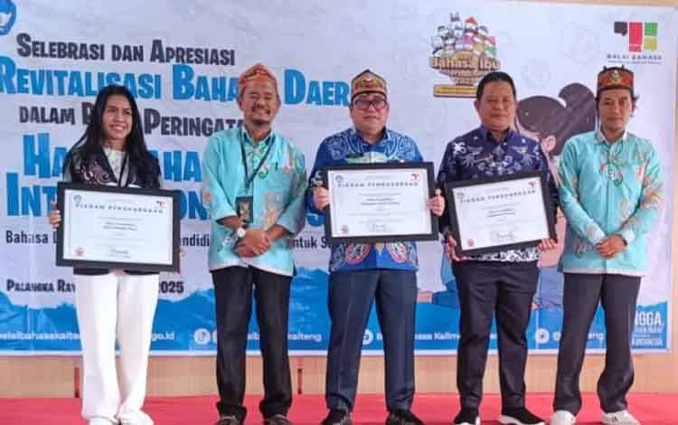 Dinas Pendidikan Seruyan Raih Penghargaan dalam Revitalisasi Bahasa Daerah di Kalteng