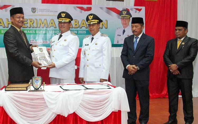 Serah Terima Jabatan, Bupati Seruyan Siap Jalankan Amanah