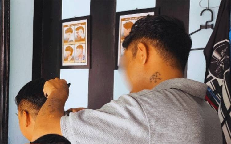 Warga Binaan Rutan Kapuas Ikuti Pembinaan Kemandirian Barbershop