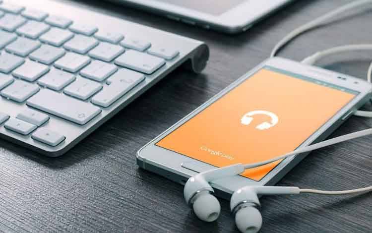 Dokter: Pakai Earphone Maksimal 60 Menit dan Volume 60 Persen