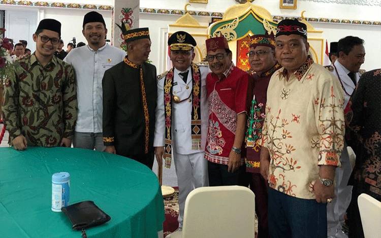 Sekretaris Eksekutif GAPKI Kalteng Hadiri Acara Adat Penyambutan Gubernur