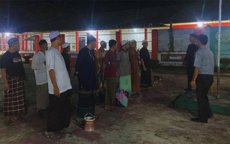 Perketat Kemanan, Rutan Kapuas Absensi WBP Sebelum dan Sesudah Salat Tarawih