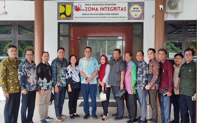 DPRD Barito Timur Desak Perbaikan Jalan Nasional Ampah-Tamiang Layang