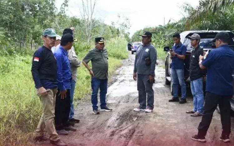 Bupati Tinjau Infrastruktur Jalan Mantangai-Kapuas, Target Perbaikan Sebelum Lebaran