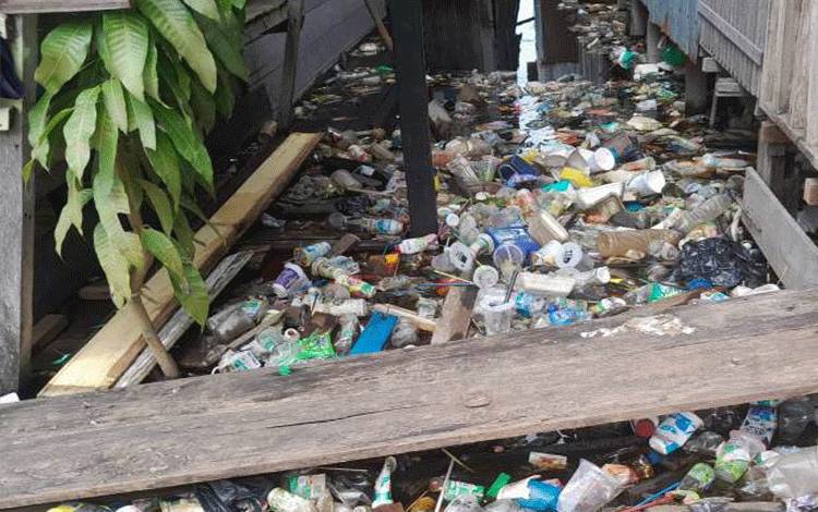 Masyarakat Diminta Jangan Buang Sampah ke Sungai Demi Cegah Pencemaran Lingkungan
