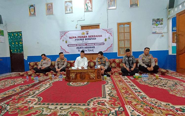 Kapolres Seruyan Buka Puasa Bersama Santri Panti Asuhan Hj Mas Kacil