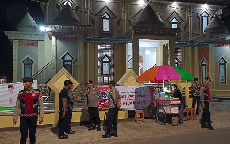 Kapolres Seruyan Lakukan Pengecekan Pengamanan Salat Tarawih