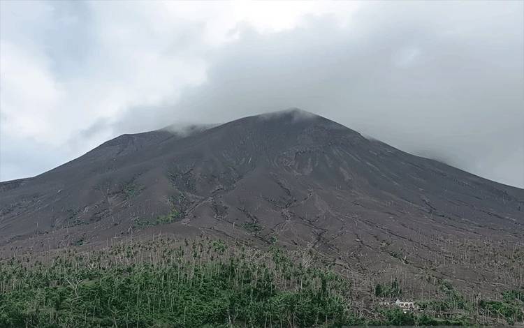 Badan Geologi Catat 16 Kali Gempa Vulkanik dalam Gunung Ruang