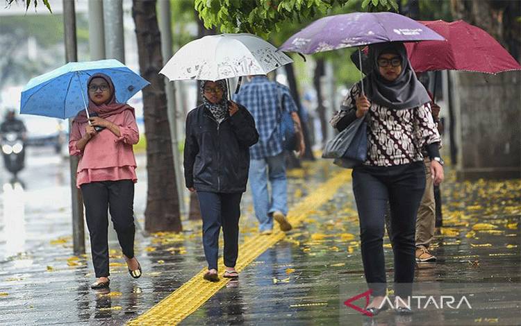 Hujan Ringan Guyur Sebagian Besar Ibu Kota Provinsi pada Kamis