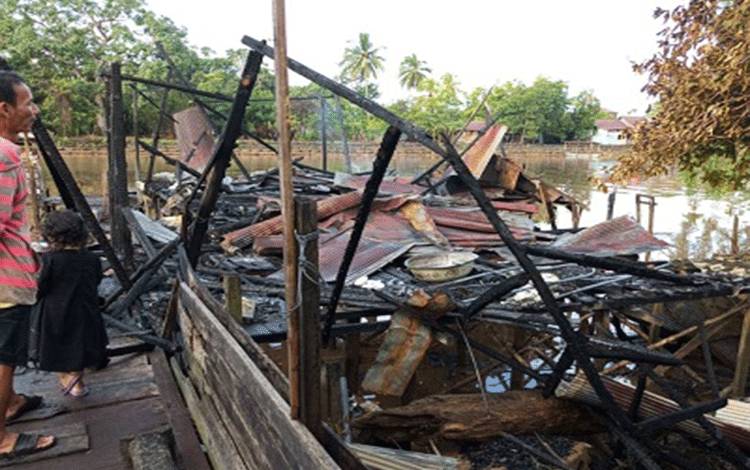 Sebuah Rumah Kosong di Pulpis Ludes Terbakar