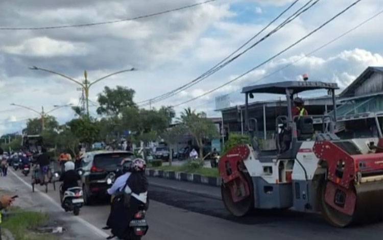 Pengaspalan Jalan Bagus di Tengah Rasionalisasi Anggaran, Gubernur Kalteng Sebut Ada Sabotase