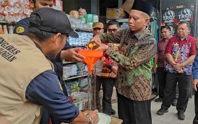 Wakil Bupati Katingan Cek Peredaran Minyak Goreng MinyaKita