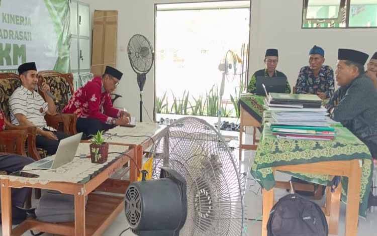 Kepala MTsN 1 Kapuas Jalani Penilaian Kinerja Kepala Madrasah