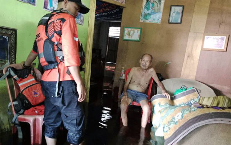 Lansia Korban Banjir di Palangka Raya Perlu Dukungan dan Kepedulian