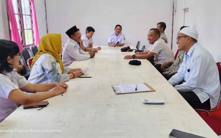 Camat Kapuas Kuala Pimpin Rapat Persiapan Safari Ramadan
