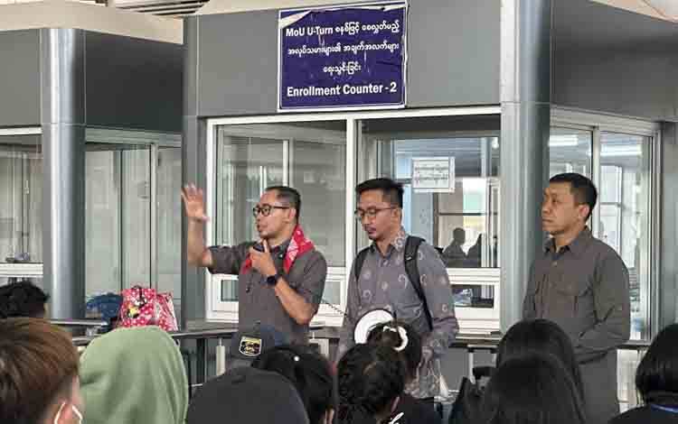 Kemlu Pulangkan 400 WNI Korban Eksploitasi Penipuan Daring di Myanmar