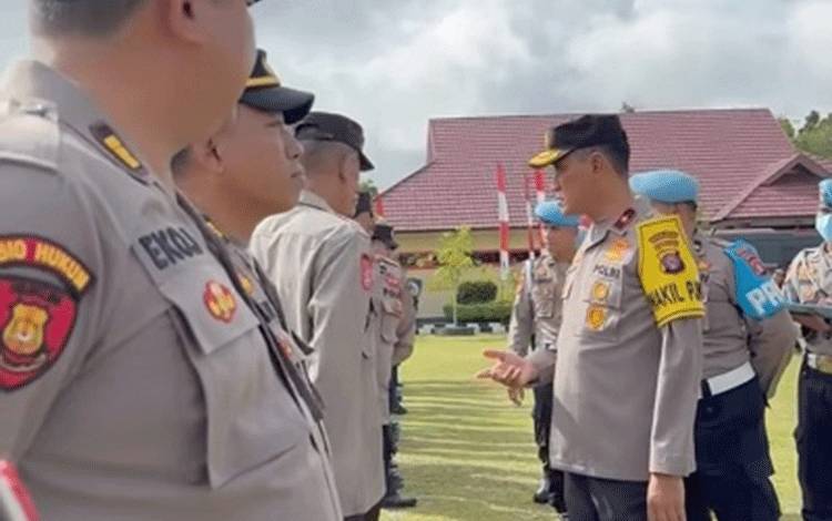 Wakapolda Kalteng Cek Disiplin Personel, Tegaskan Komitmen Profesionalisme
