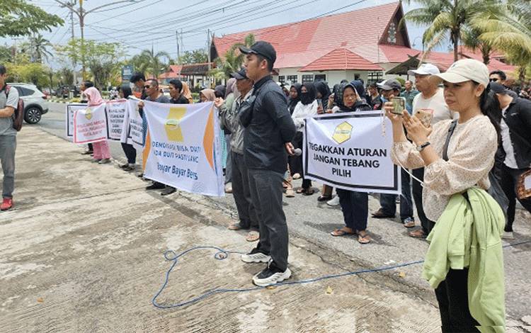 Generasi Muda Pro Demokrasi Gelar Aksi Damai di KPU Kalteng, Tolak PSU Barito Utara