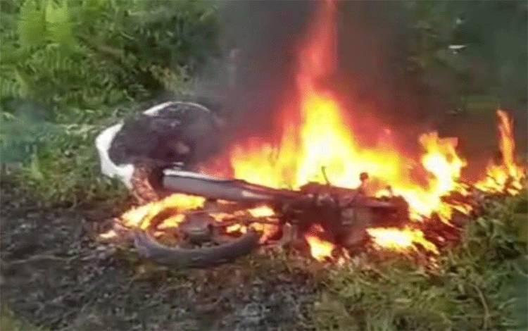 Warga Bakar Motor Pencuri Sawit di Seruyan