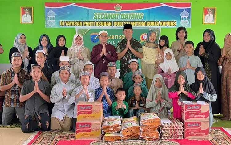 Dandim Kapuas Bersama Ketua Persit Baksos ke Panti Asuhan