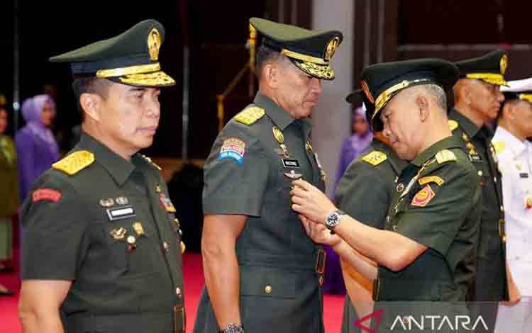 TNI: Prajurit Rangkap Jabatan di Luar Ketentuan UU Harus Pensiun Dini