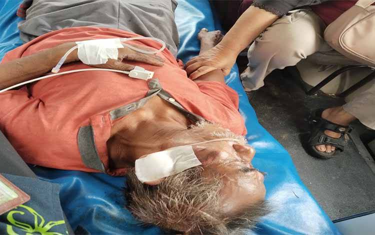 Tim Medis Puskesmas Jekan Raya Layani Korban Kecelakaan