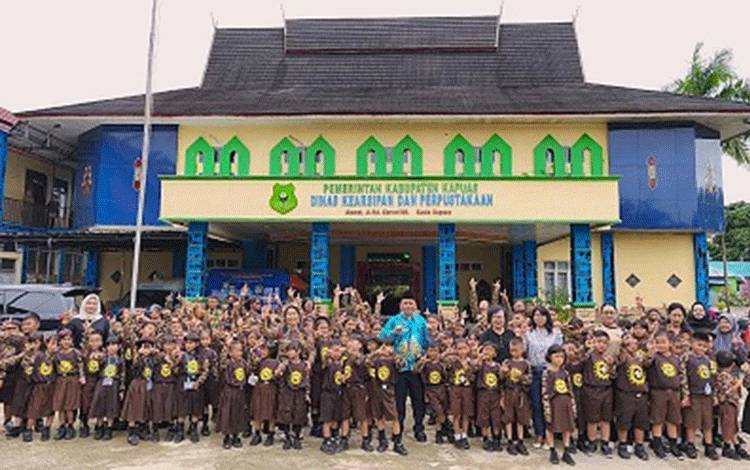 Disarpustaka Kapuas Terima Kunjungan Pramuka Siaga Gudep Santo Paulus