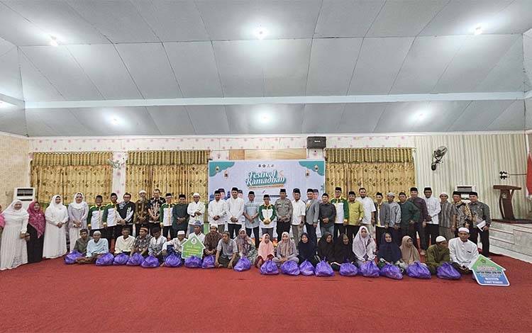 Kemenag dan BAZNAS Kapuas Salurkan 250 Paket Bingkisan Kepada Mustahik