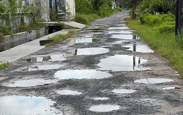 Warga Jalan Menteng XIX Palangka Raya Layangkan Surat Terbuka Minta Perbaikan Jalan Rusak