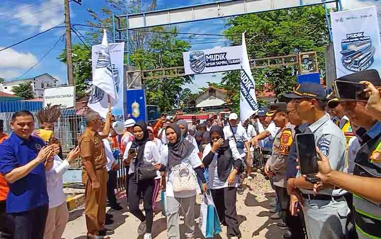 Mudik Gratis PT PELNI di Pelabuhan Sampit Bantu Ratusan Warga Hemat Biaya