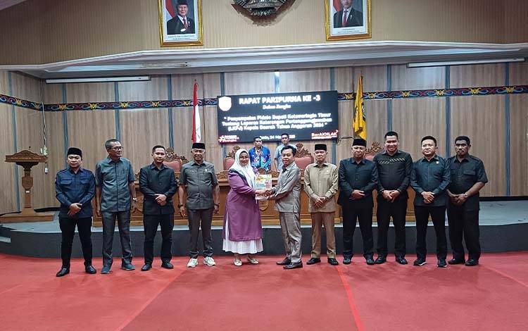 Sempat Tertunda, Paripurna Penyampaian LKPj 2024 Bupati Kotim Digelar Malam Hari
