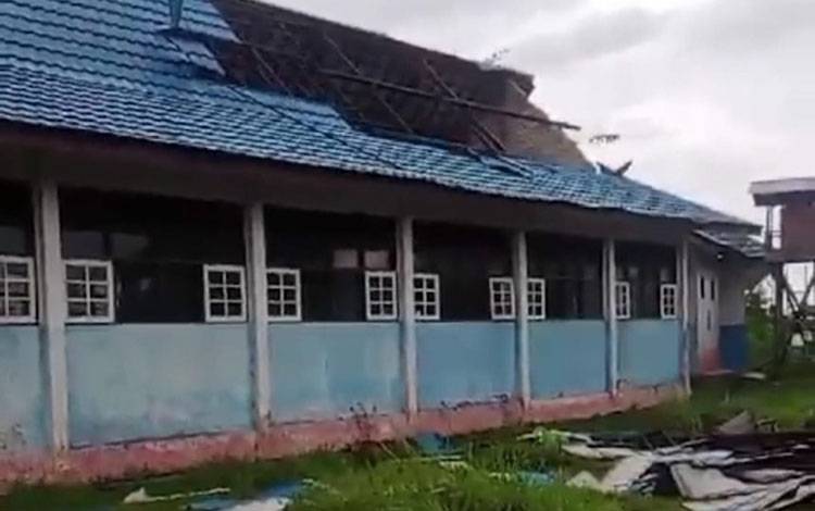 Dewan Prihatin Atap SMP 9 Palangka Raya Diterjang Angin Puting Beliung