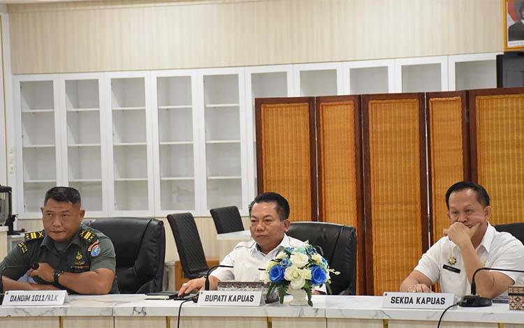 Bupati Kapuas Ikuti Rakor Pemda dan Forkopimda Bahas Persiapan Idulfitri Secara Virtual