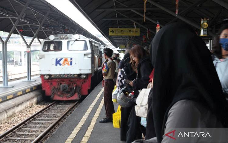 Daop 8 Catat 49.103 Orang Gunakan KA Puncak Arus Mudik Lebaran 2025