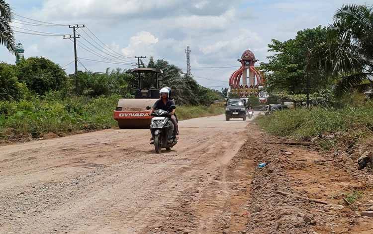 Impian Masyarakat Rasakan Jalan Lingkar Selatan Sampit Beraspal Kandas Akibat Efisiensi Anggaran
