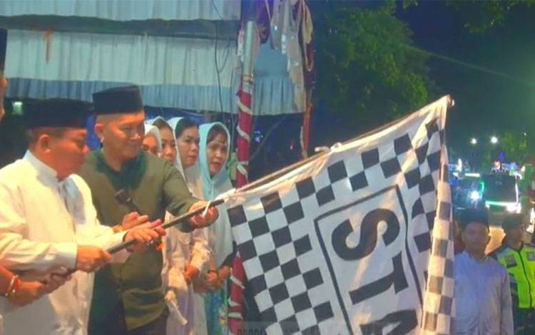 Bupati Kapuas Melepas Pawai Gebyar Gema Takbir Idulfitri 1446 H