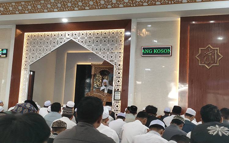 Ustad Zainal Ilmi Tekankan Pentingnya Berbakti kepada Orang Tua dalam Khotbah Idulfitri