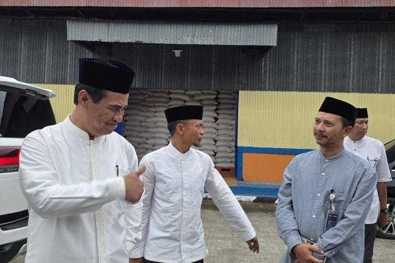 Mentan Sidak Empat Gudang Bulog saat Libur Lebaran