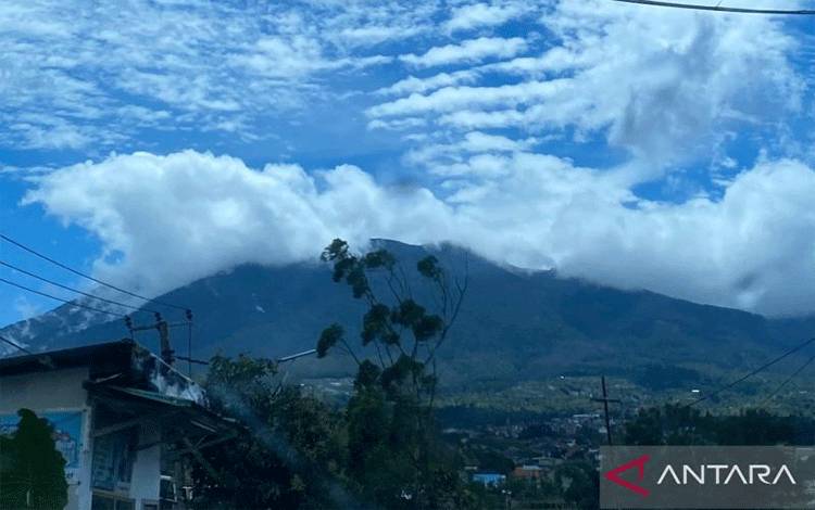 Gunung Gede Dalam Status Aktif Normal Masyarakat Diimbau Tenang