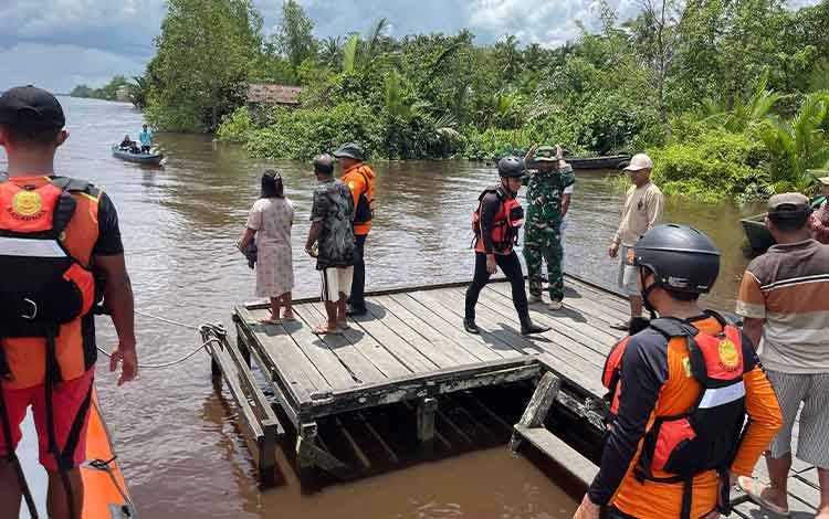 5 Jam Pencarian Korban Disambar Buaya di Pulau Hanaut Kotim Belum Ditemukan