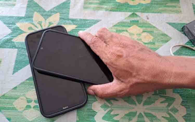 Seorang Pria di Sampit Kepergok Curi Handphone, Awalnya Pura-pura Membeli