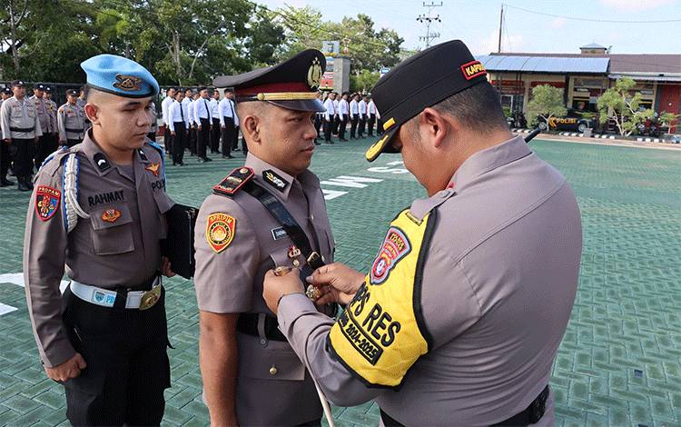 Kapolres Kapuas Pimpin Sertijab Kapolsek Kapuas Hulu