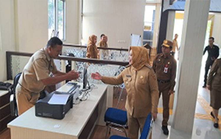 Bupati dan Wakil Bupati Kobar Sidak Sejumlah Pelayanan Publik Pasca Cuti Lebaran